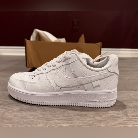NIKE FORCES - Picture 1 of 8